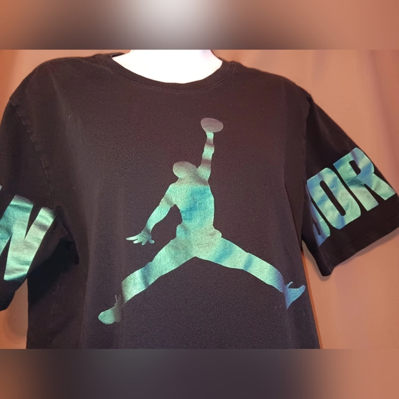 Jordan Green/Purple Iridescent Black Tee size Medium - Picture 2 of 7